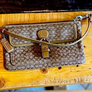 Coach wallet/wristlet like new